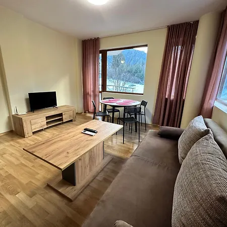 Pine Tree One Bedroom * بانسكو