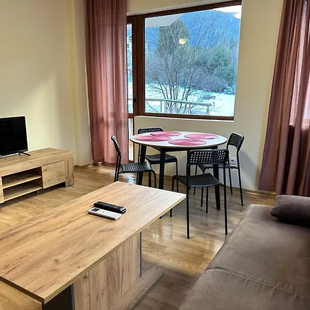 Pine Tree One Bedroom Lägenhet *